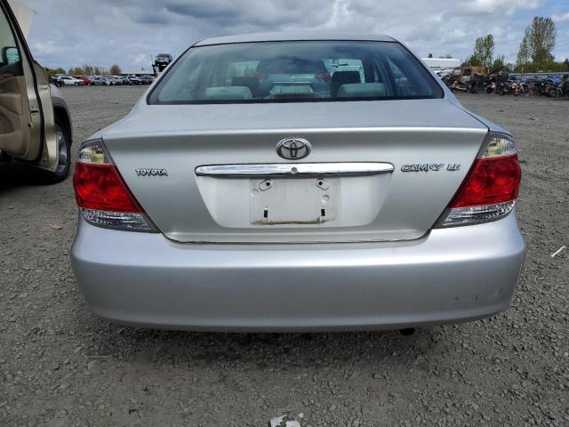 JTDBE32K253035655 - 2005 TOYOTA CAMRY LE SILVER photo 6