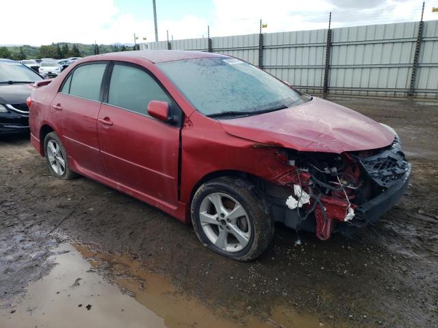 2T1BU4EE0DC945261 - 2013 TOYOTA COROLLA BASE RED photo 4