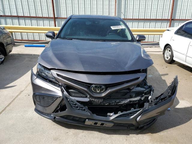 4T1G11AK8PU801095 - 2023 TOYOTA CAMRY SE NIGHT SHADE GRAY photo 5