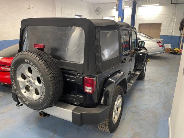 1C4BJWEG9DL684453 - 2013 JEEP WRANGLER U SAHARA BLACK photo 4