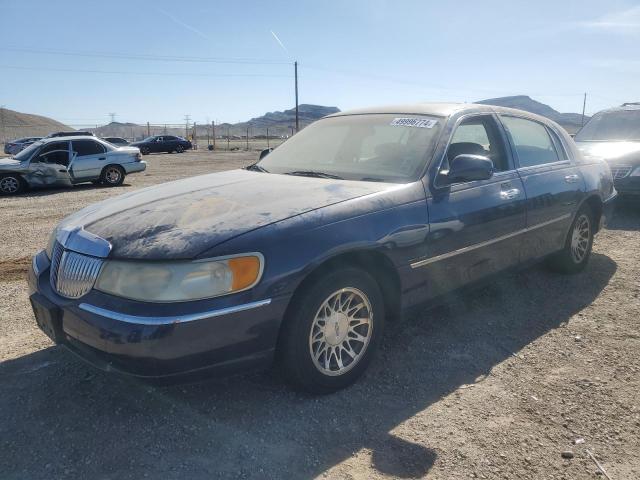 1LNHM82W21Y688766 - 2001 LINCOLN TOWN CAR SIGNATURE BLUE photo 1