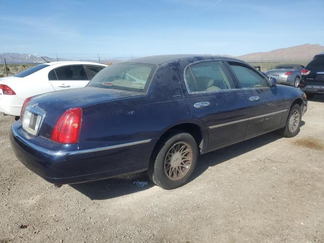 1LNHM82W21Y688766 - 2001 LINCOLN TOWN CAR SIGNATURE BLUE photo 3