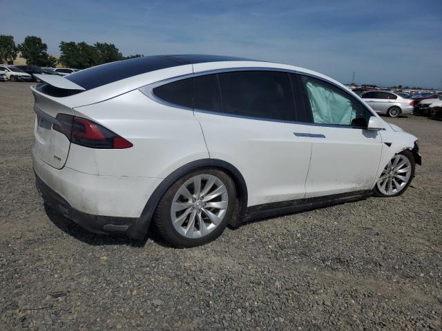 5YJXCAE28JF114563 - 2018 TESLA MODEL X WHITE photo 3