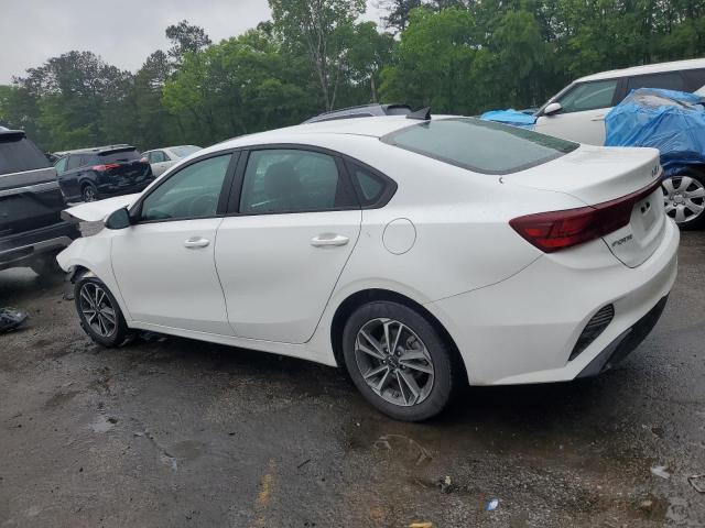 3KPF24AD1NE431328 - 2022 KIA FORTE FE WHITE photo 2