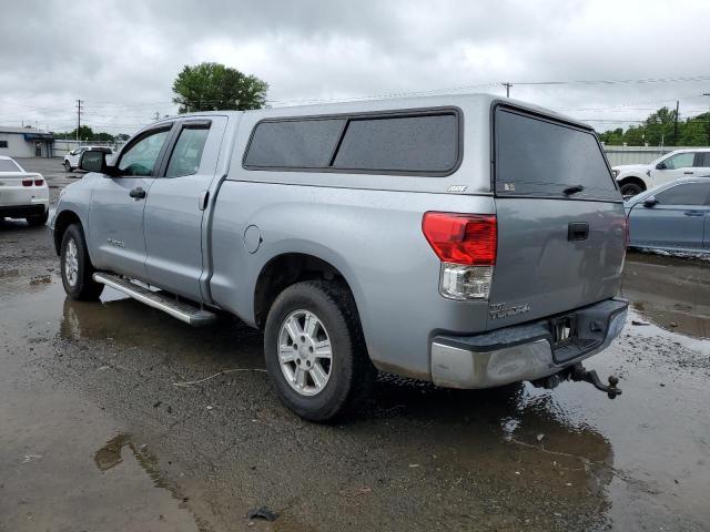 5TFRM5F15BX032901 - 2011 TOYOTA TUNDRA DOUBLE CAB SR5 SILVER photo 2