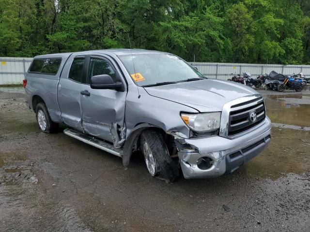 5TFRM5F15BX032901 - 2011 TOYOTA TUNDRA DOUBLE CAB SR5 SILVER photo 4