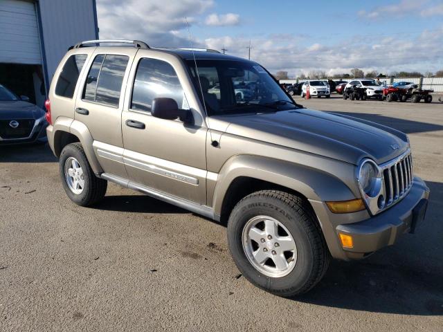 1J8GL58576W213920 - 2006 JEEP LIBERTY LIMITED BEIGE photo 4