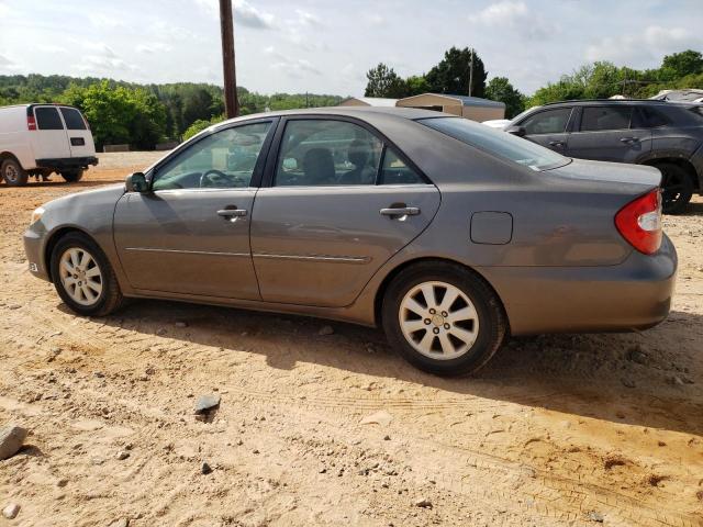 4T1BF30K82U540536 - 2002 TOYOTA CAMRY LE GRAY photo 2