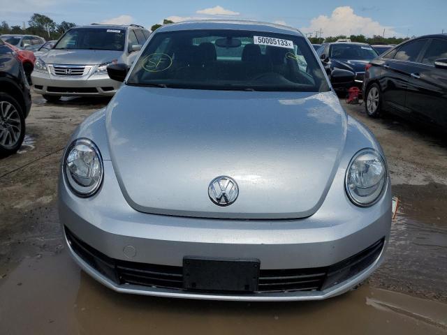 3VWF17ATXEM645894 - 2014 VOLKSWAGEN BEETLE SILVER photo 5