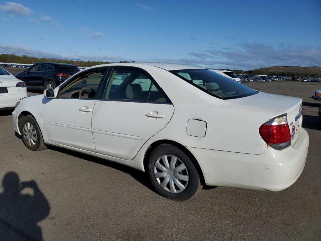 4T1BE32K05U402199 - 2005 TOYOTA CAMRY LE WHITE photo 2