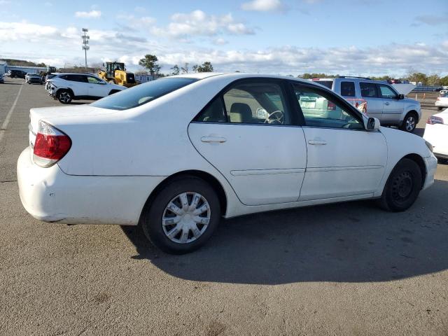 4T1BE32K05U402199 - 2005 TOYOTA CAMRY LE WHITE photo 3