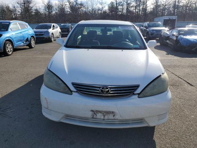 4T1BE32K05U402199 - 2005 TOYOTA CAMRY LE WHITE photo 5