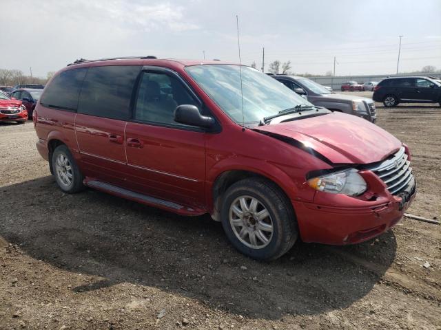 2C4GP64L95R135802 - 2005 CHRYSLER TOWN & COU LIMITED RED photo 4