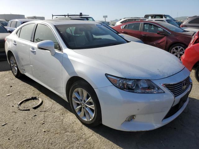 JTHBW1GG5D2026442 - 2013 LEXUS ES 300H WHITE photo 4