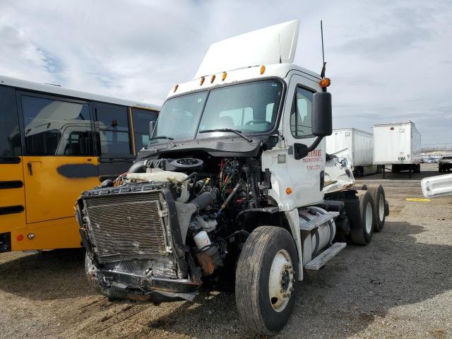 3AKJGEDV7FSGR9704 - 2015 FREIGHTLINER CASCADIA 125 WHITE photo 2