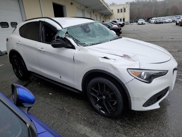 ZASFAKNN1J7B79477 - 2018 ALFA ROMEO STELVIO TI SPORT WHITE photo 4