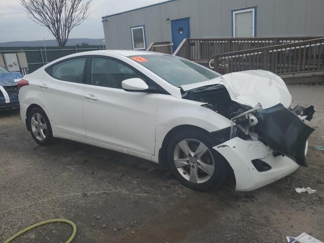 5NPDH4AE5DH323027 - 2013 HYUNDAI ELANTRA GLS WHITE photo 4