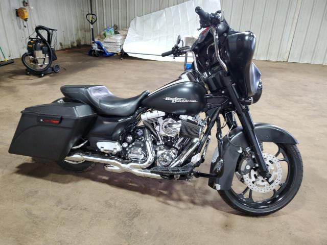 2010 HARLEY-DAVIDSON FLHX, 