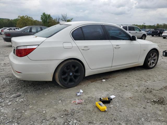 WBANV13508CZ58602 - 2008 BMW 528 XI WHITE photo 3