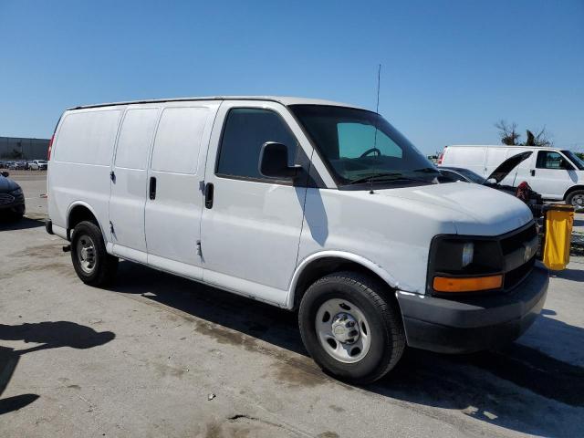 1GCWGFCA4E1149851 - 2014 CHEVROLET EXPRESS G2 WHITE photo 4