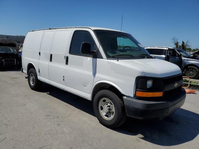 1GCWGFCF2F1188872 - 2015 CHEVROLET EXPRESS G2 WHITE photo 4