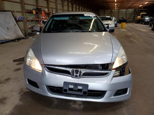 1HGCM56186A812665 - 2006 HONDA ACCORD VALUE 银色 照片 5