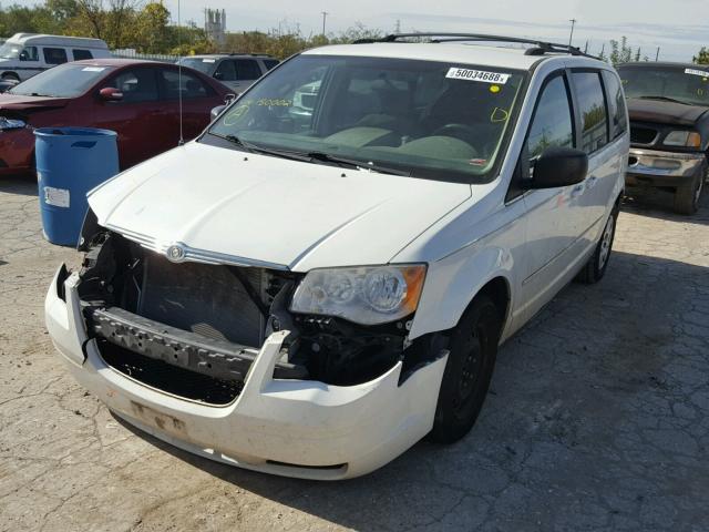 2A4RR4DE1AR150002 - 2010 CHRYSLER TOWN & COUNTRY LX  photo 2