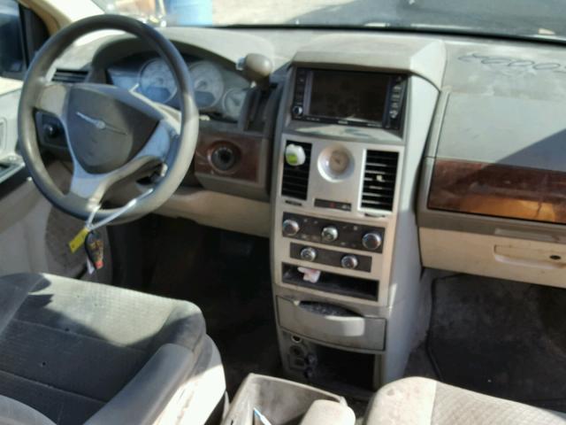 2A4RR4DE1AR150002 - 2010 CHRYSLER TOWN & COUNTRY LX  photo 9