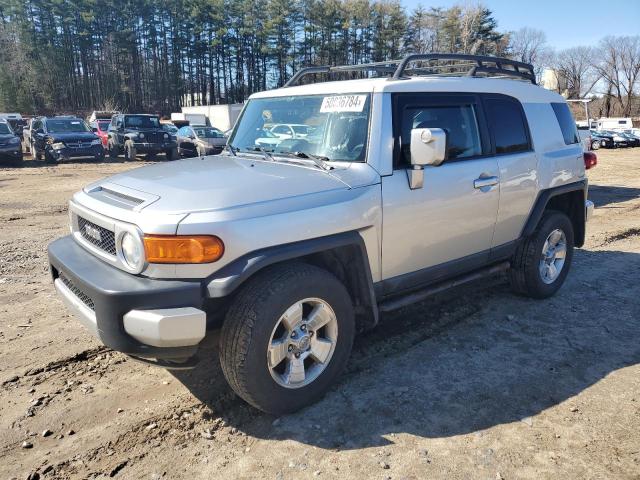 JTEBU11F070075602 - 2007 TOYOTA FJ CRUISER SILVER photo 1