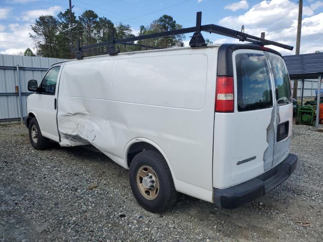 1GCGG29K181194909 - 2008 CHEVROLET EXPRESS G2 WHITE photo 2