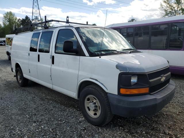 1GCGG29K181194909 - 2008 CHEVROLET EXPRESS G2 WHITE photo 4