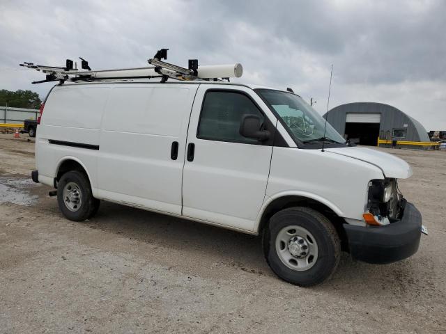 1GCWGAHF0G1287879 - 2016 CHEVROLET EXPRESS G2 WHITE photo 4