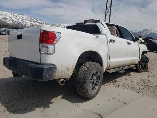 5TFDW5F1XDX304477 - 2013 TOYOTA TUNDRA CREWMAX SR5 WHITE photo 3