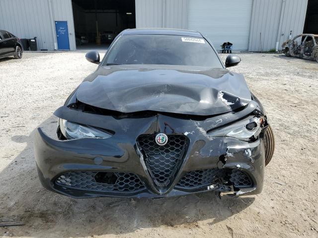 ZARFAEBN8J7591237 - 2018 ALFA ROMEO GIULIA BLACK photo 5