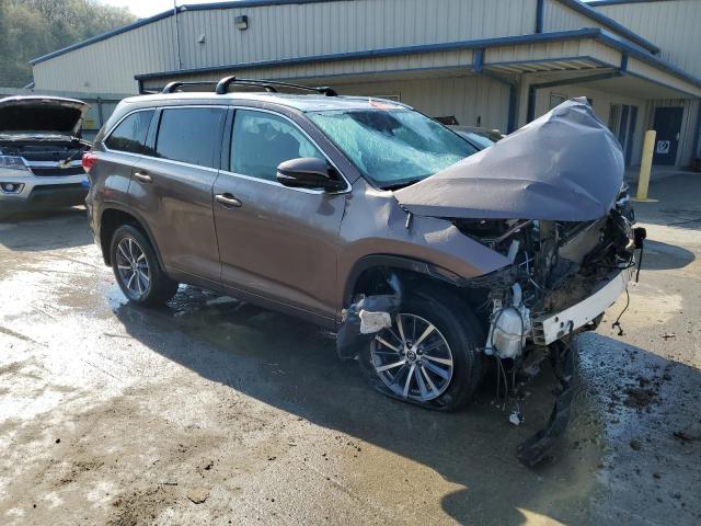 5TDJZRFH4JS814095 - 2018 TOYOTA HIGHLANDER SE BROWN photo 4