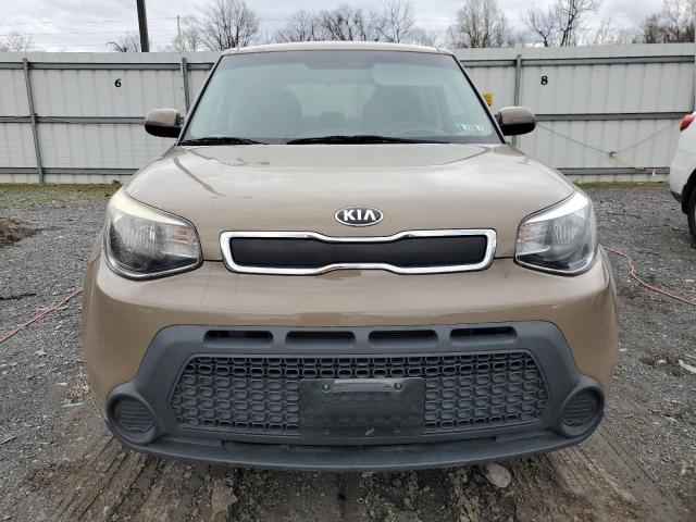 KNDJN2A26F7205467 - 2015 KIA SOUL TAN photo 5