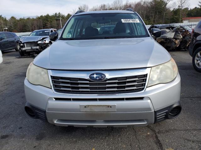 JF2SH6BC4AH790807 - 2010 SUBARU FORESTER XS Silber Foto 5