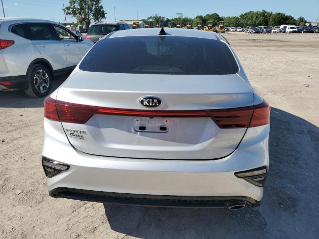 3KPF24AD4LE219813 - 2020 KIA FORTE FE SILVER photo 6