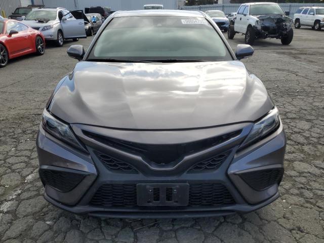 4T1T11AK8PU765732 - 2023 TOYOTA CAMRY SE NIGHT SHADE GRAY photo 5