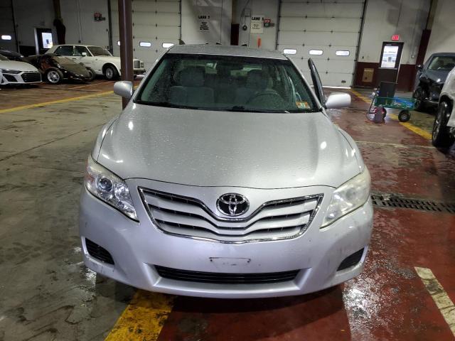 4T4BF3EK7BR171599 - 2011 TOYOTA CAMRY BASE SILVER photo 5