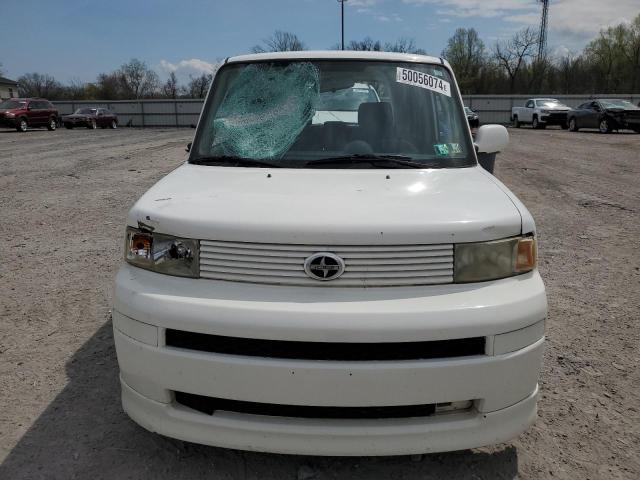 JTLKT324464048530 - 2006 TOYOTA SCION XB WHITE photo 5