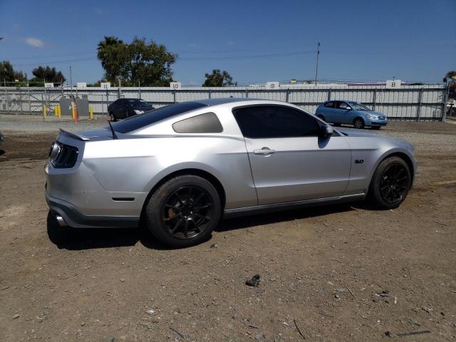 1ZVBP8CF5B5136940 - 2011 FORD MUSTANG GT SILVER photo 3