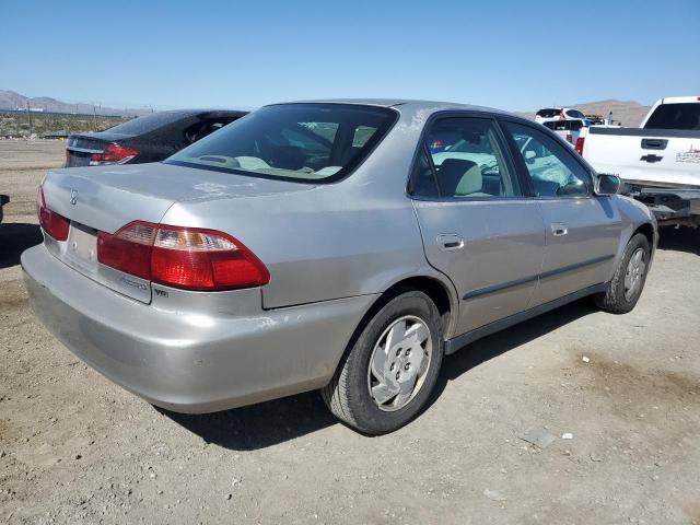 1HGCG1644WA044628 - 1998 HONDA ACCORD LX SILVER photo 3