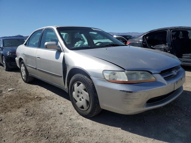 1HGCG1644WA044628 - 1998 HONDA ACCORD LX SILVER photo 4