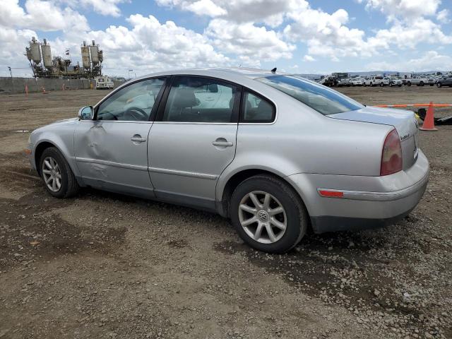 WVWPD63B94E312572 - 2004 VOLKSWAGEN PASSAT GLS SILVER photo 2