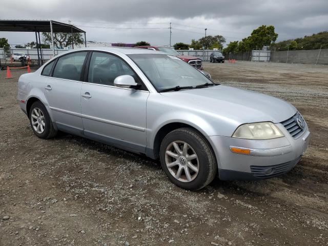 WVWPD63B94E312572 - 2004 VOLKSWAGEN PASSAT GLS SILVER photo 4