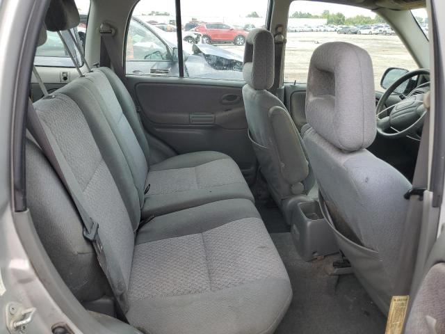 2CNBE13C326935640 - 2002 CHEVROLET TRACKER SILVER photo 11