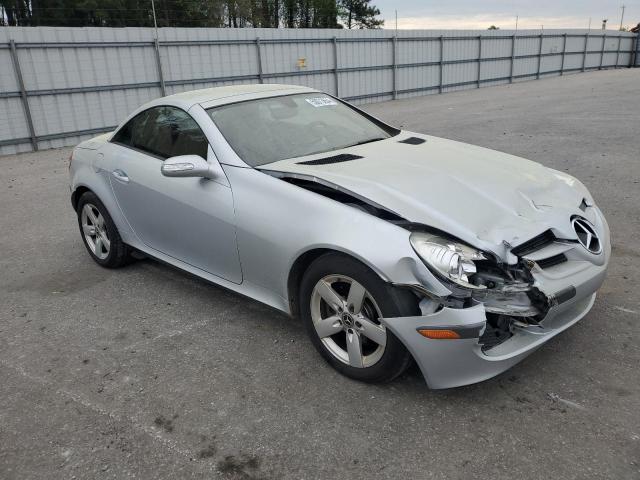 WDBWK54F36F098932 - 2006 MERCEDES-BENZ SLK 280 SILVER photo 4