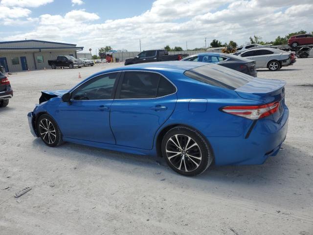 4T1B11HK5JU027735 - 2018 TOYOTA CAMRY L BLUE photo 2