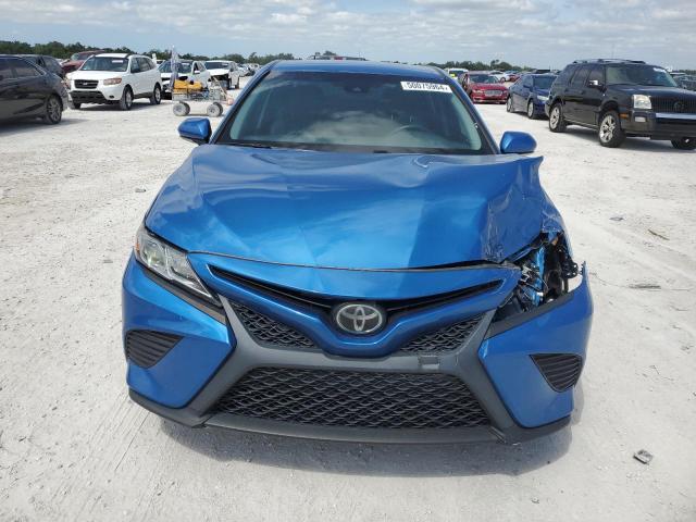 4T1B11HK5JU027735 - 2018 TOYOTA CAMRY L BLUE photo 5